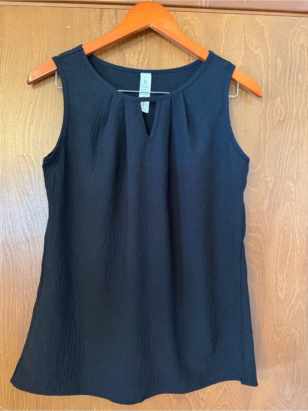 Sleeveless Black Keyhole Tank Top - Women